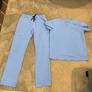 Men’s Medium/Tall FIGS Ceil Blue Scrub Set